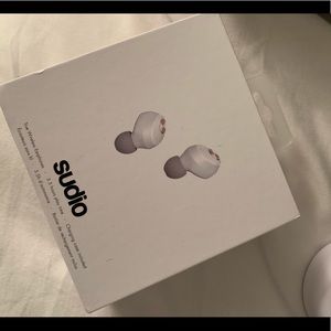 Sudio niva wireless headphones